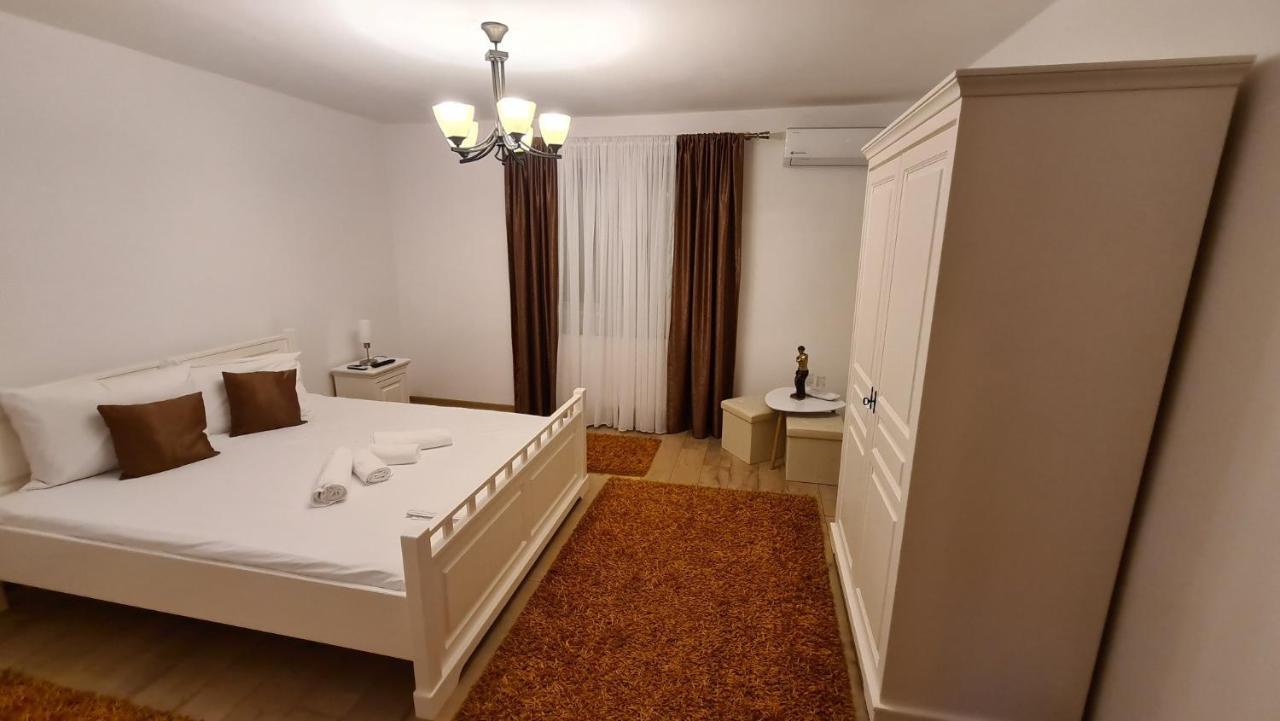 Casa Luca Hotel Moldova Noua Exterior photo