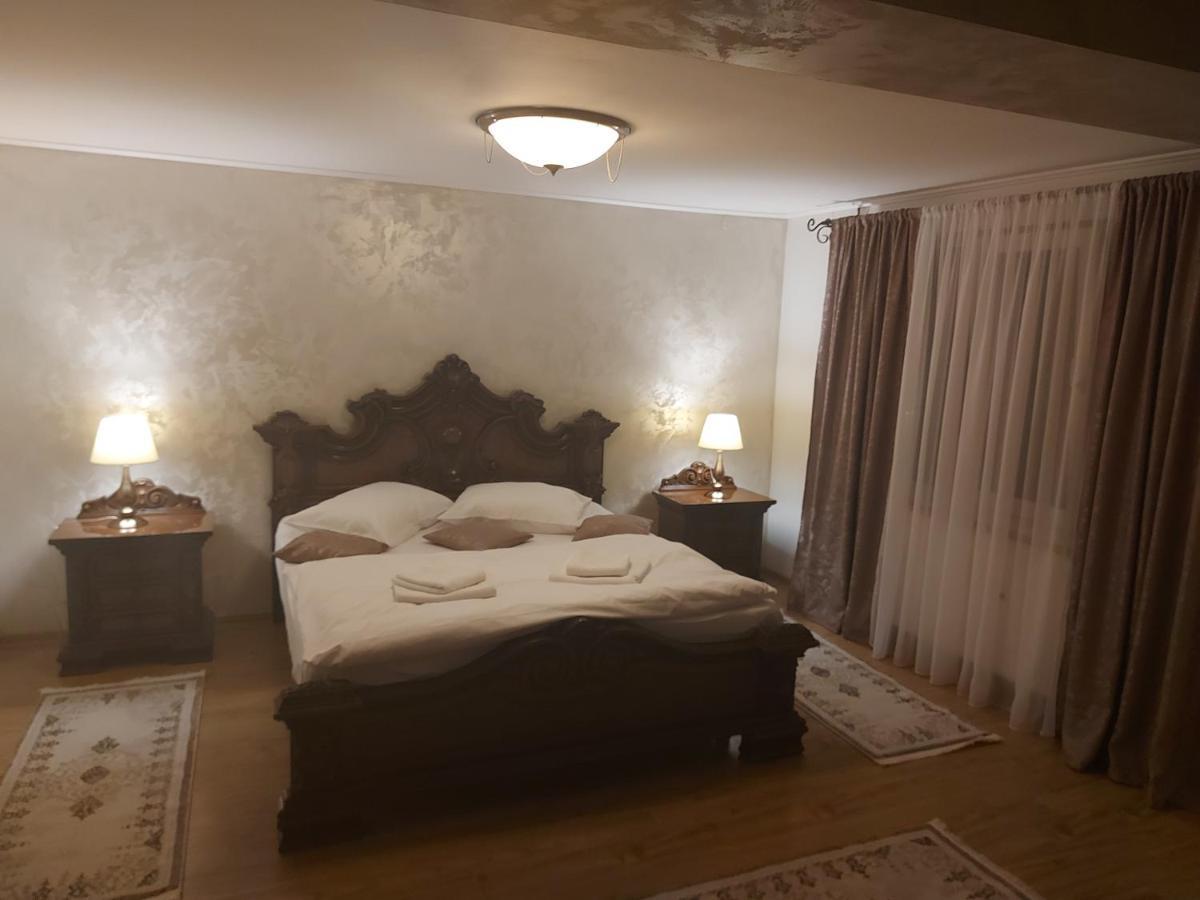 Casa Luca Hotel Moldova Noua Exterior photo