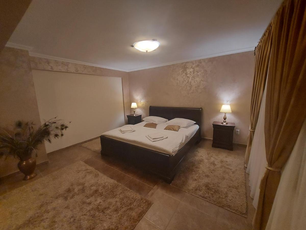 Casa Luca Hotel Moldova Noua Exterior photo