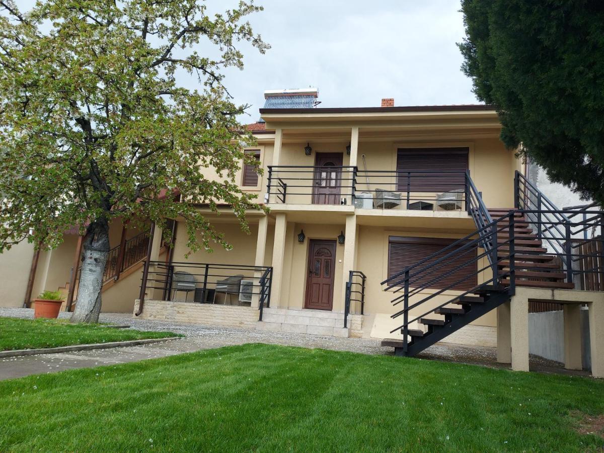Casa Luca Hotel Moldova Noua Exterior photo